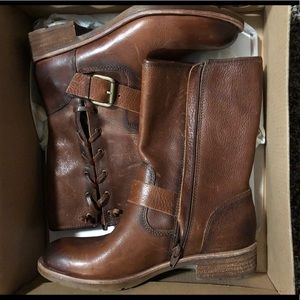 Size 6 women’s söfft brand boots.
